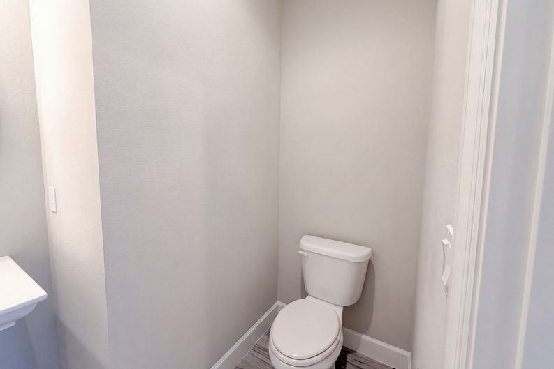Photo 18 of 28 of 1011 Victoria Hills Dr S, Deland, FL