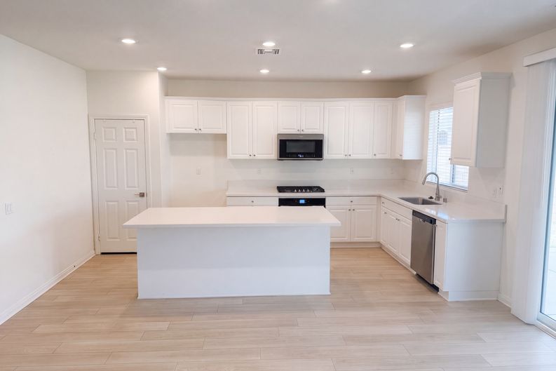 Photo 6 of 24 of 27744 Bay Ave, Moreno Valley, CA