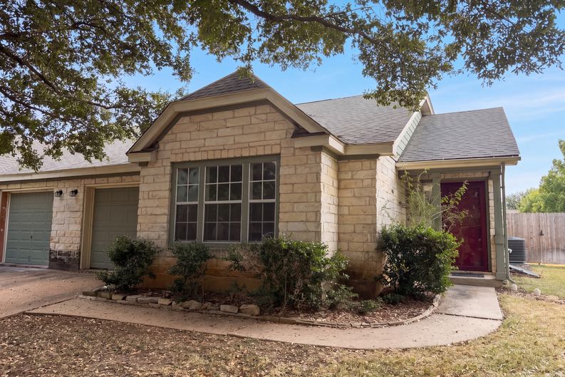 Photo 5 of 33 of 172 Prairie Springs Loop, Georgetown, TX
