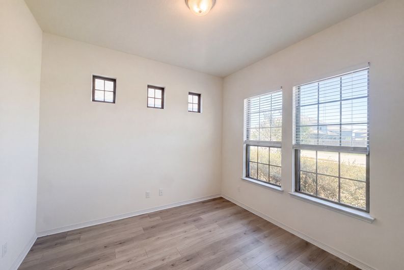 Photo 10 of 24 of 4437 Shady Hill Ln, Pflugerville, TX