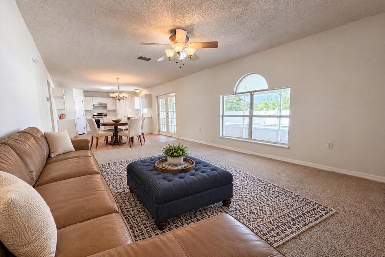 Photo 4 of 26 of 2158 Willesdon Dr W, Jacksonville, FL