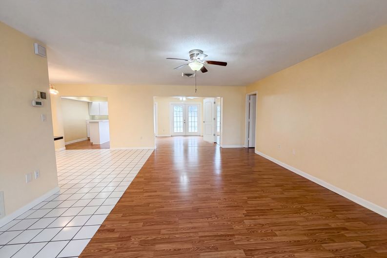 Photo 3 of 40 of 1301 Lucaya Ave, Venice, FL