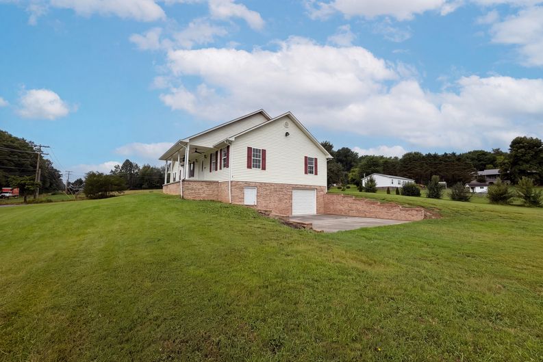 Photo 35 of 37 of 3146 Lora Dr, Maryville, TN