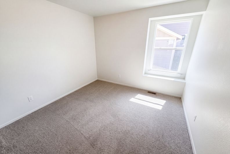 Photo 17 of 31 of 10273 Olathe St, Commerce City, CO
