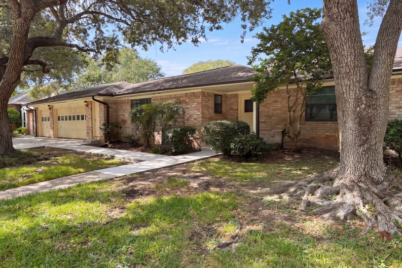 Photo 43 of 47 of 4042 Greenbriar Dr, Missouri City, TX