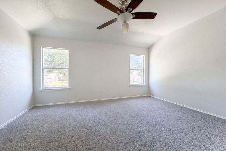 Photo 4 of 16 of 2886 Oakbranch Rdg, New Braunfels, TX