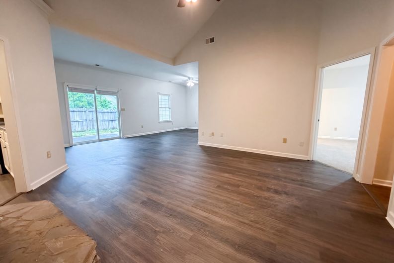 Photo 8 of 20 of 101 Cambridge Pointe Dr, Alabaster, AL