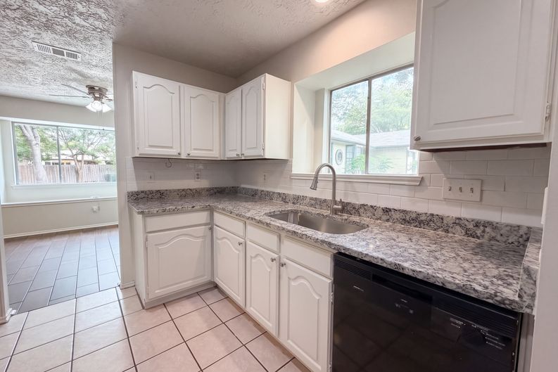 Photo 7 of 17 of 6315 Welles Fawn Cir, San Antonio, TX
