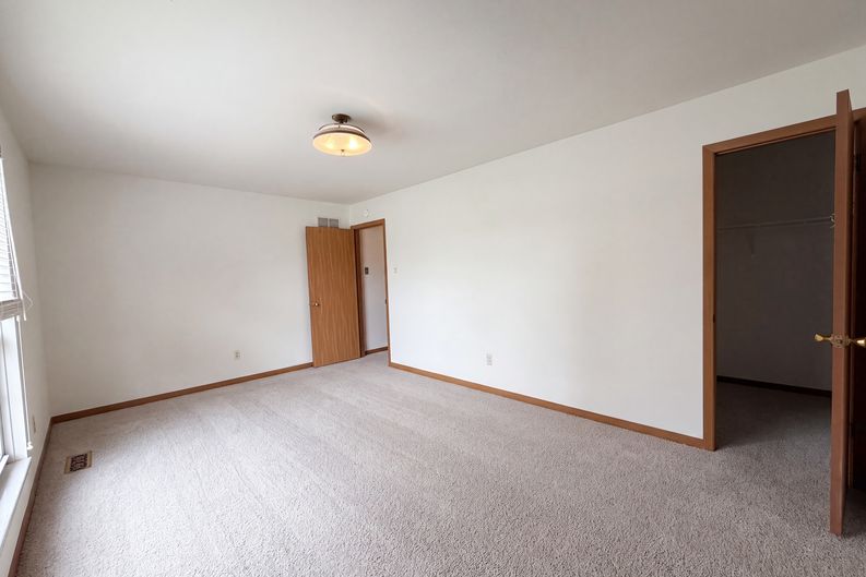 Photo 13 of 21 of 3679 Vago Ln, Florissant, MO