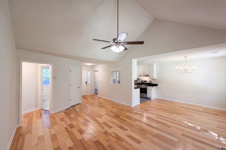 Photo 8 of 26 of 105 Nanci Ct, Stockbridge, GA