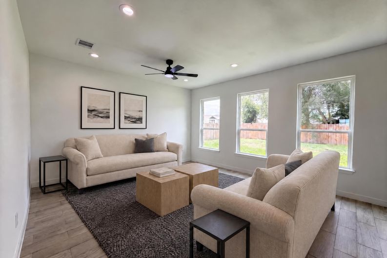 Photo 3 of 20 of 6711 Rowell Ct, Missouri City, TX
