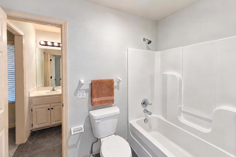 Photo 19 of 34 of 4509 NE Ridgeline Cir, Lees Summit, MO