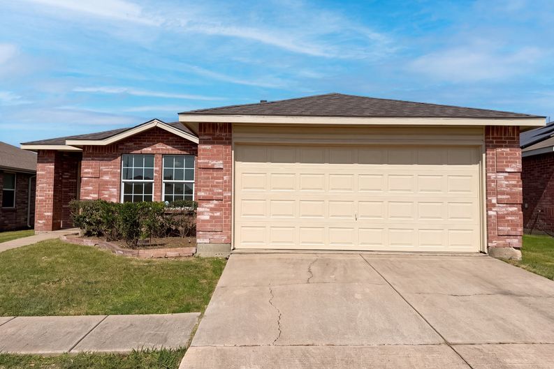 Photo 16 of 18 of 6200 St James Pl, Denton, TX