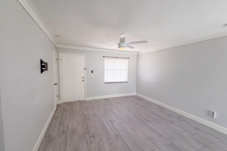 Photo 8 of 17 of 976 Liskeard Ave, Orange City, FL