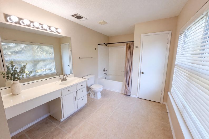 Photo 15 of 23 of 2727 High Point Dr, Round Rock, TX