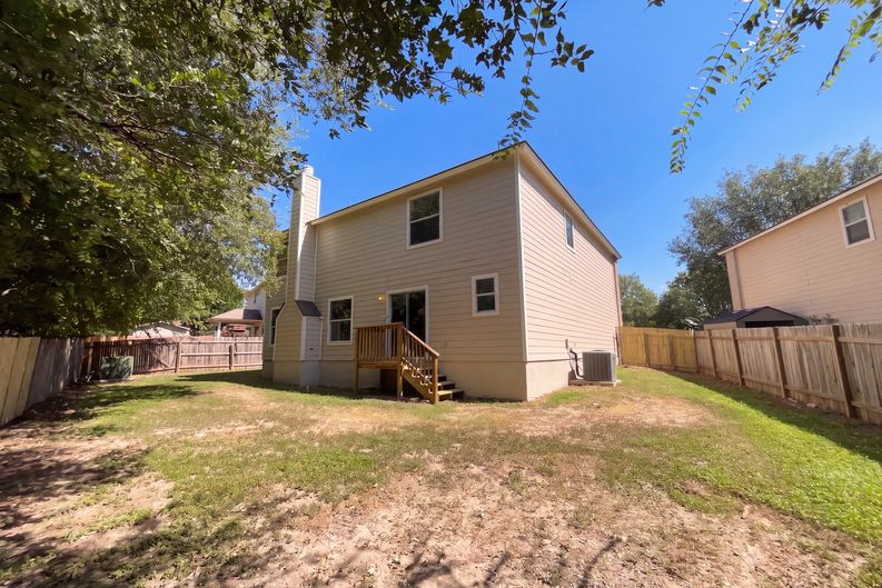 Photo 5 of 24 of 10155 Cedarcliff, San Antonio, TX