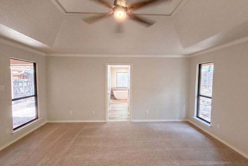 Photo 4 of 21 of 9 Muirfield Ct, Roanoke, TX