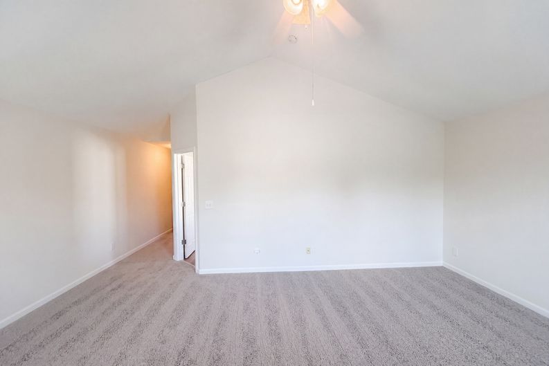 Photo 4 of 24 of 2722 Quail Oaks Dr, Greensboro, NC
