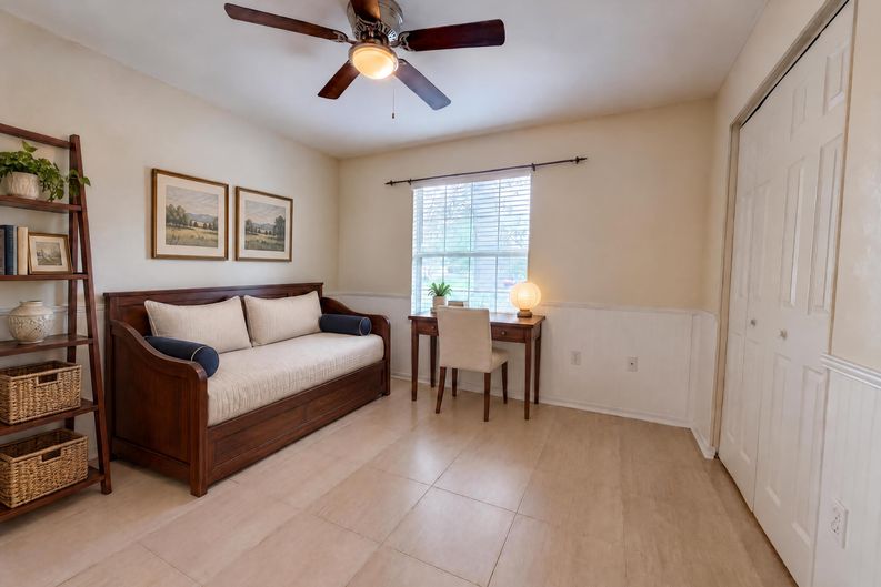 Photo 4 of 24 of 944 NW 87th Dr, Gainesville, FL