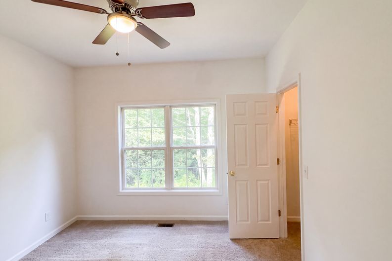 Photo 21 of 39 of 3073 Saratoga Dr, Dalton, GA