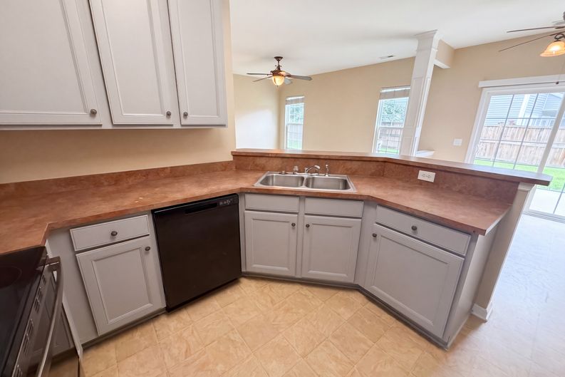 Photo 19 of 41 of 3037 Ellington Dr, Summerville, SC