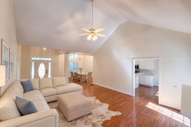 Photo 5 of 20 of 940 Cider Ridge Ct, Clarkesville, GA
