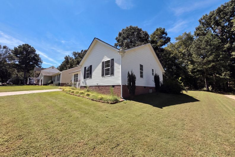 Photo 17 of 19 of 301 Hocutt Dr, Clayton, NC