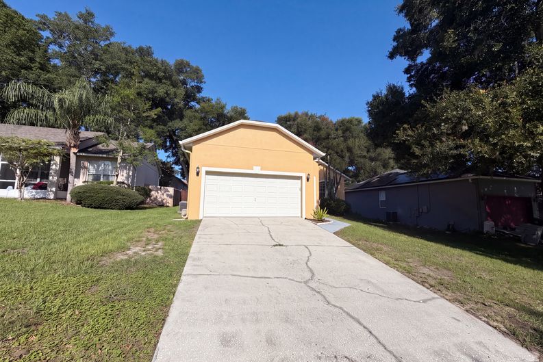 Photo 14 of 19 of 826 Hilly Bend Dr, Apopka, FL