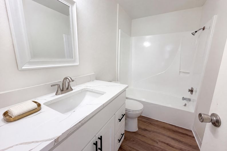 Photo 9 of 17 of 2515 NE Hyde St, Hillsboro, OR