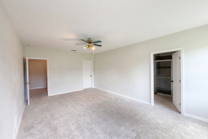 Photo 4 of 22 of 4876 Grassy Knoll Dr, Tavares, FL