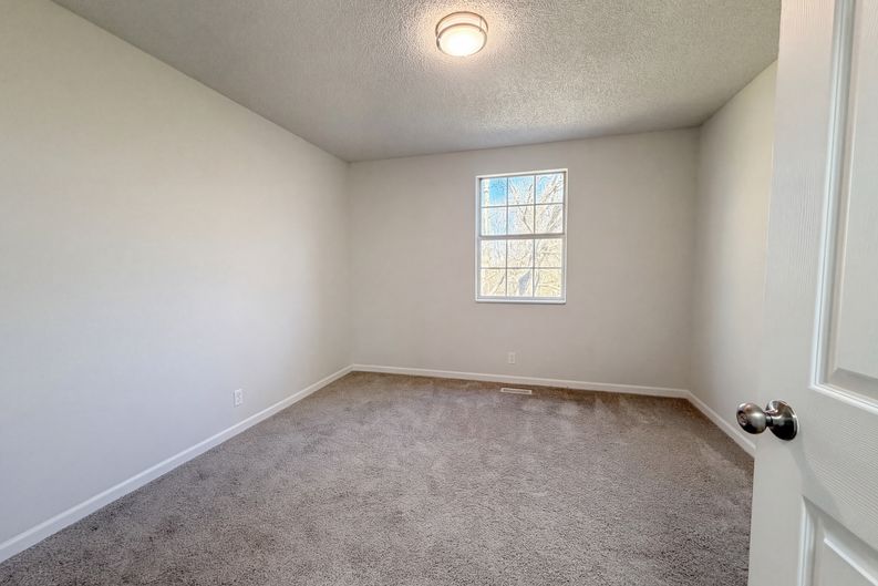 Photo 10 of 21 of 5148 Roxborough Dr, Hermitage, TN