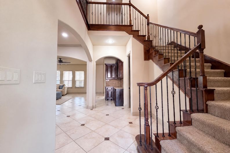 Photo 9 of 34 of 4905 Palm Springs Dr, McKinney, TX