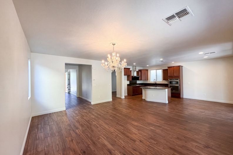Photo 8 of 30 of 31 Berneri Dr, Las Vegas, NV