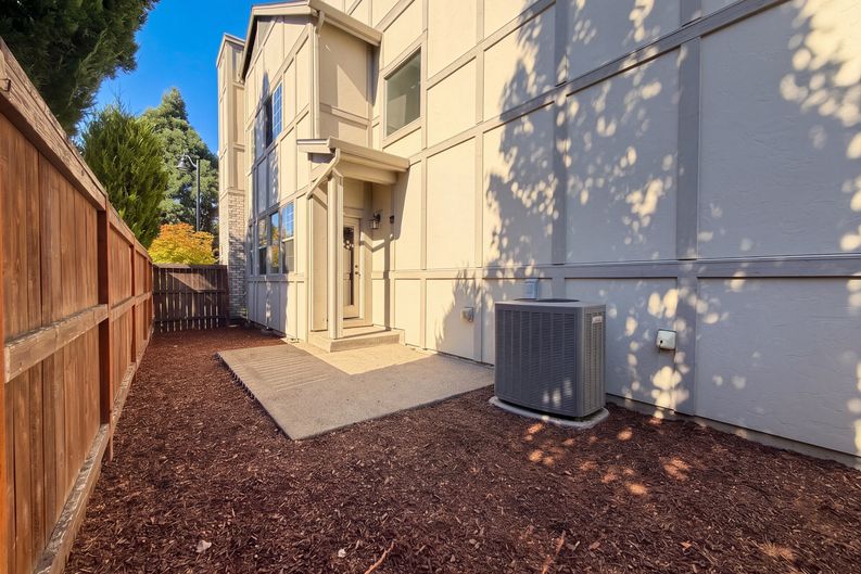 Photo 5 of 25 of 410 NE 76th Ave, Hillsboro, OR