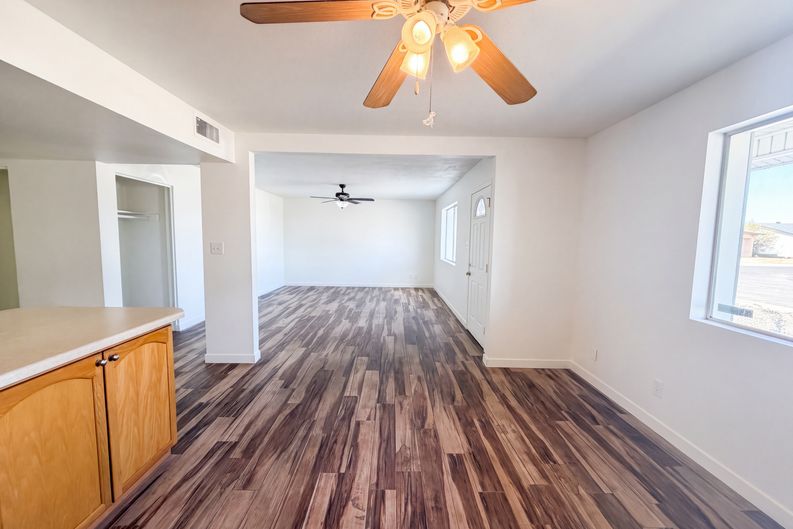 Photo 9 of 28 of 10215 N 36th Ave, Phoenix, AZ