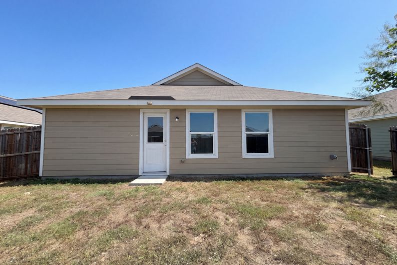 Photo 12 of 13 of 5308 Finbrooke Dr, Princeton, TX