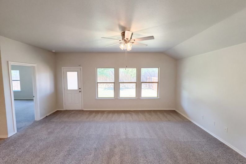 Photo 6 of 27 of 517 Bronze Cir W, Springtown, TX