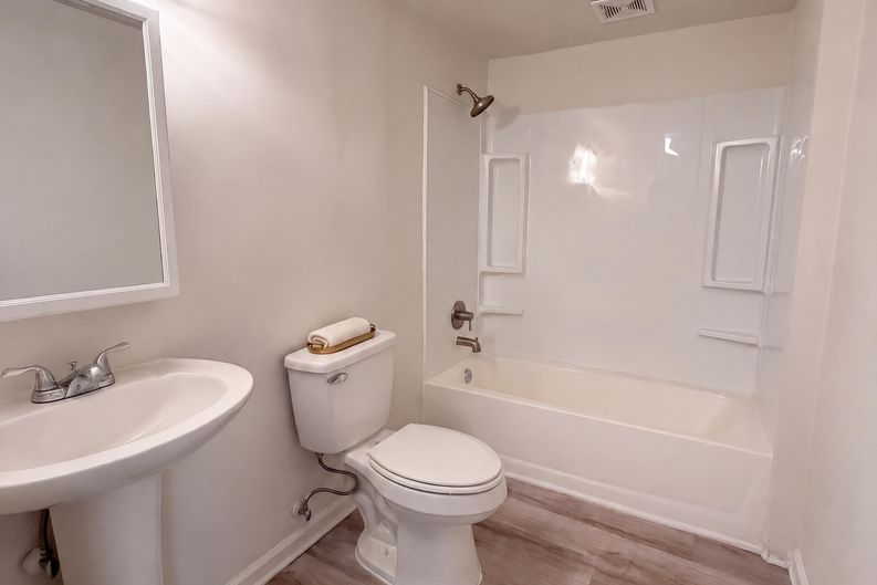 Photo 7 of 14 of 9306 Wilson Blvd, Columbia, SC