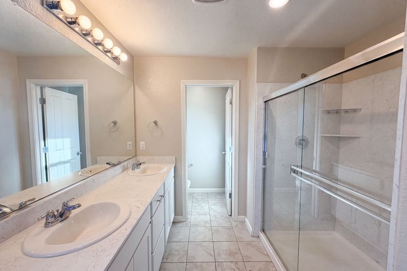 Photo 12 of 27 of 8224 Kossum Way, Elk Grove, CA