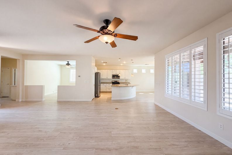 Photo 9 of 23 of 42504 W Abbey Rd, Maricopa, AZ