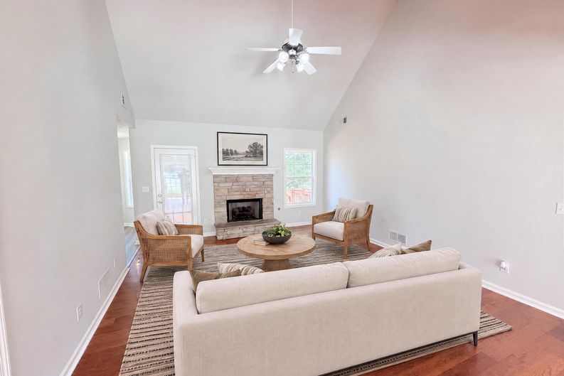 Photo 10 of 35 of 1396 Bramlett Forest Ct, Lawrenceville, GA