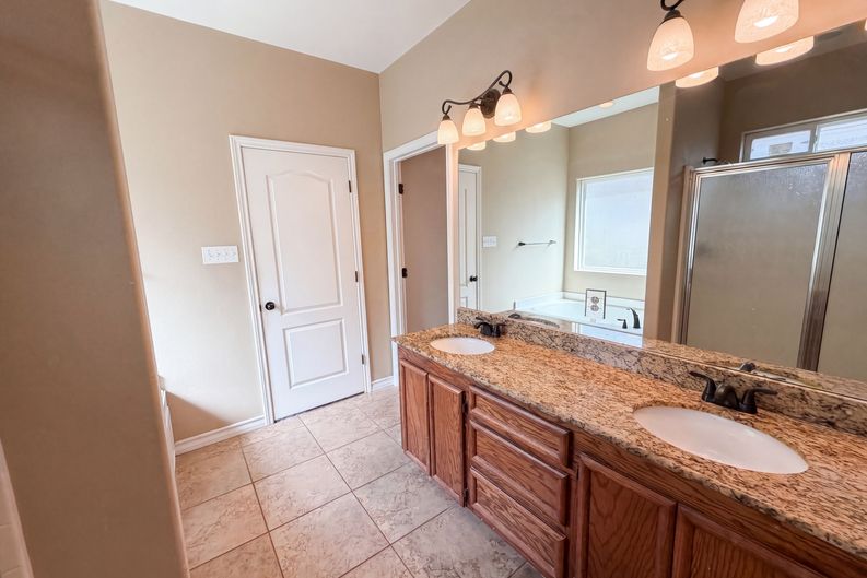 Photo 14 of 18 of 6906 King George Pl, Corpus Christi, TX