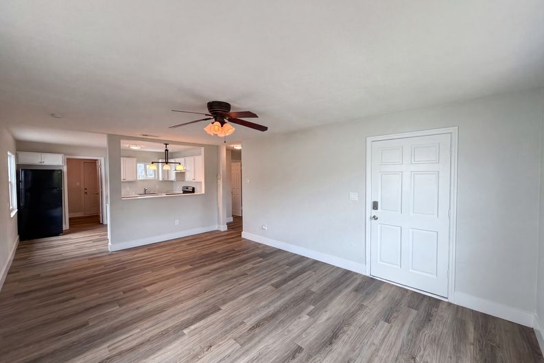 Photo 5 of 21 of 2596 38th Ave N, Saint Petersburg, FL