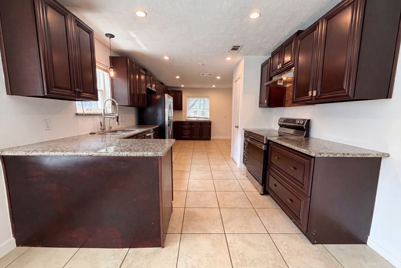 Photo 6 of 24 of 7807 Bideford Ln, Houston, TX