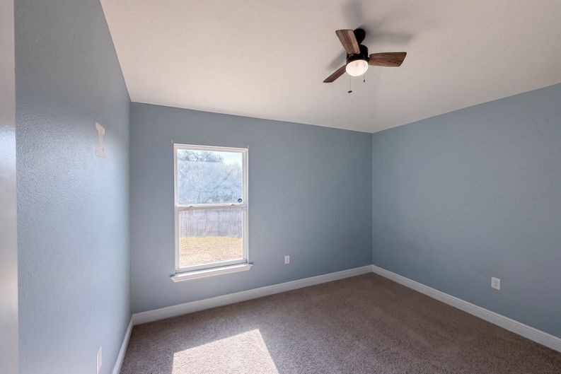 Photo 22 of 26 of 1229 Longville Cir, Tavares, FL