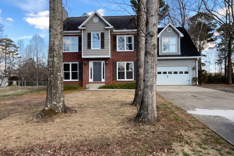 Photo 15 of 28 of 1012 Crown Corners Dr, McDonough, GA