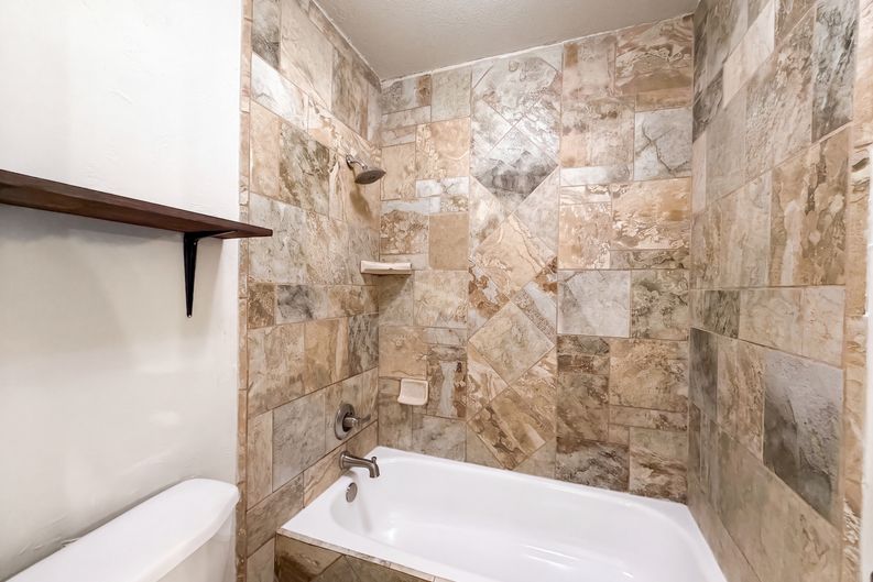 Photo 10 of 21 of 220 Grand Meadow Dr, Fort Worth, TX