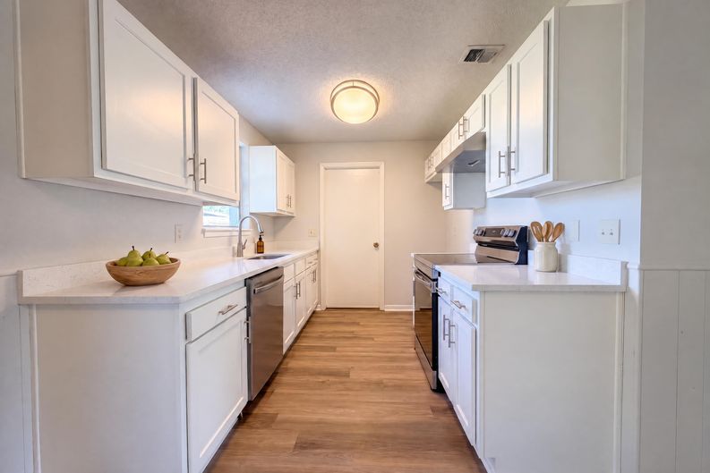 Photo 7 of 21 of 8965 Grampian Dr N, Jacksonville, FL