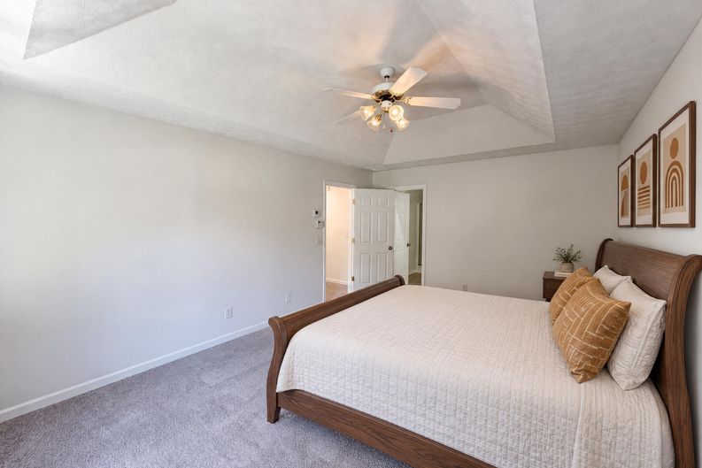 Photo 4 of 25 of 3582 Coveside Ct, Loganville, GA