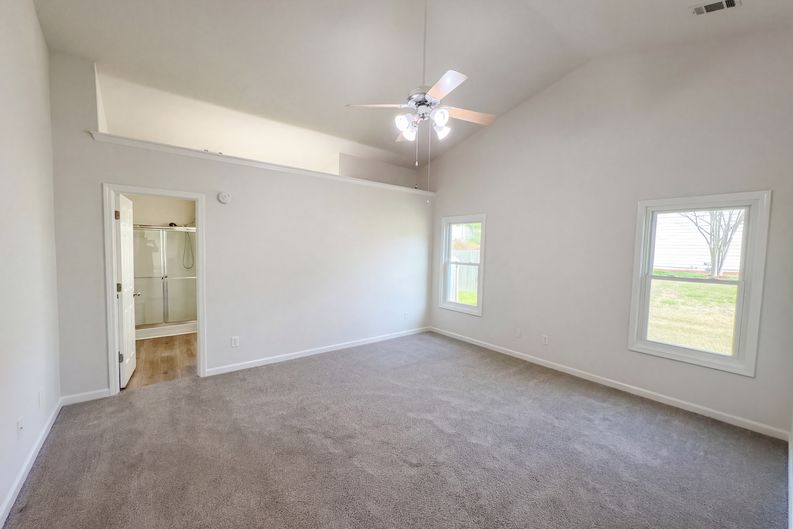 Photo 4 of 19 of 2840 Meridian Dr, Dacula, GA